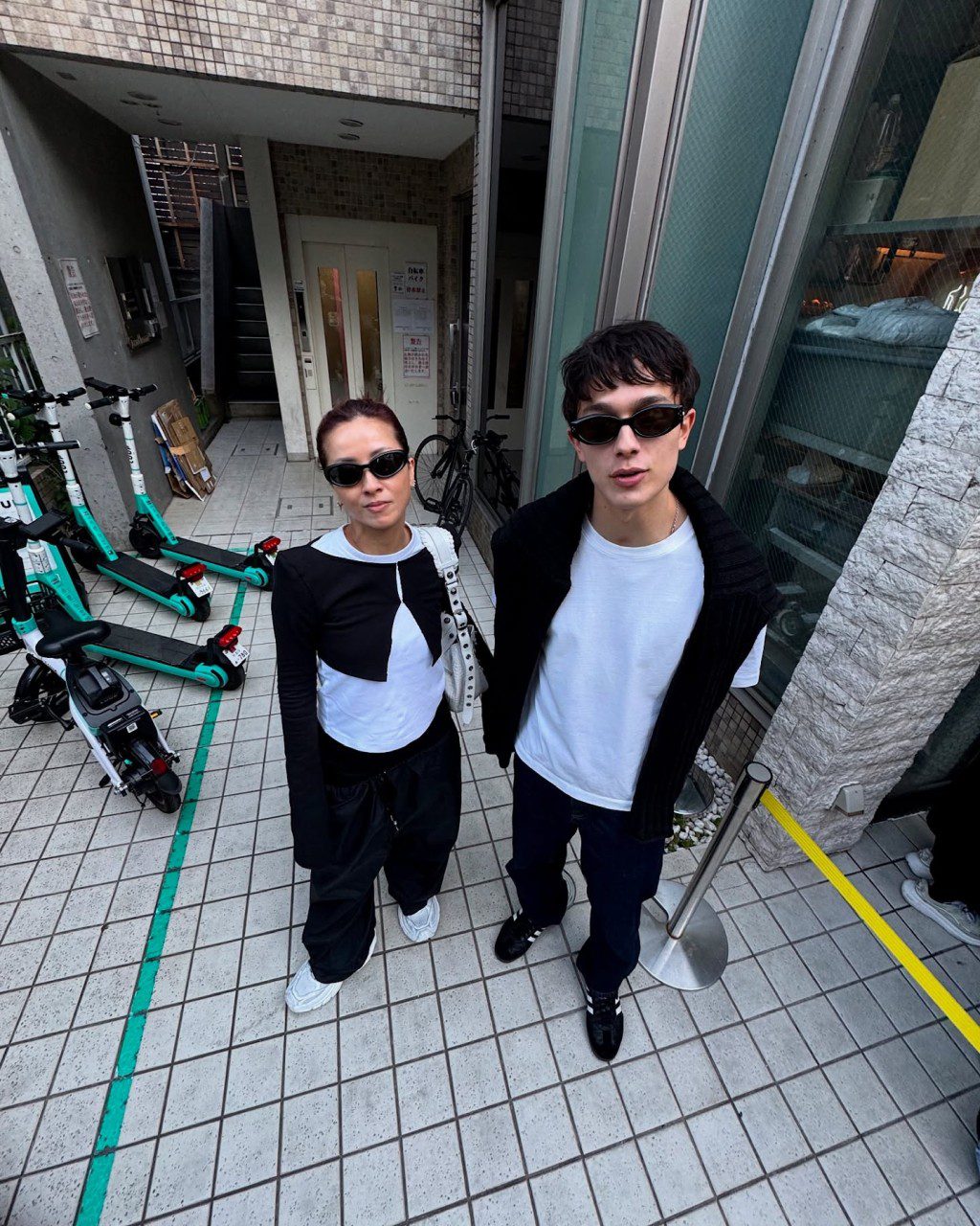 陳康堤的前男友「Shou Honda」曾分享與徐濠縈的合照。