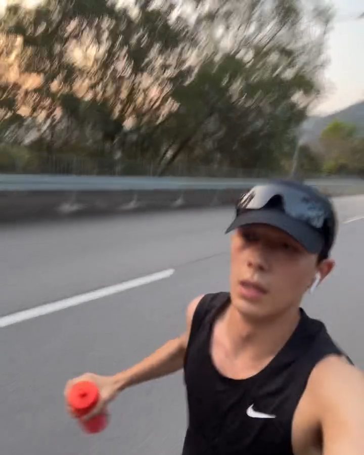 Shou Honda留港期間,除了到各處打卡,亦有繼續跑步保持身形。