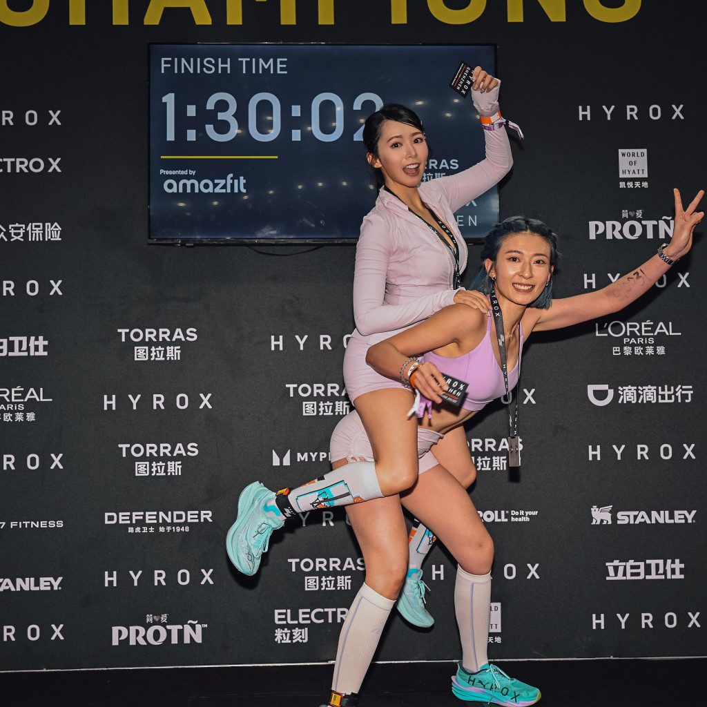 陳渃晴（左）與李君妍一同參與HYROX健身比賽。
