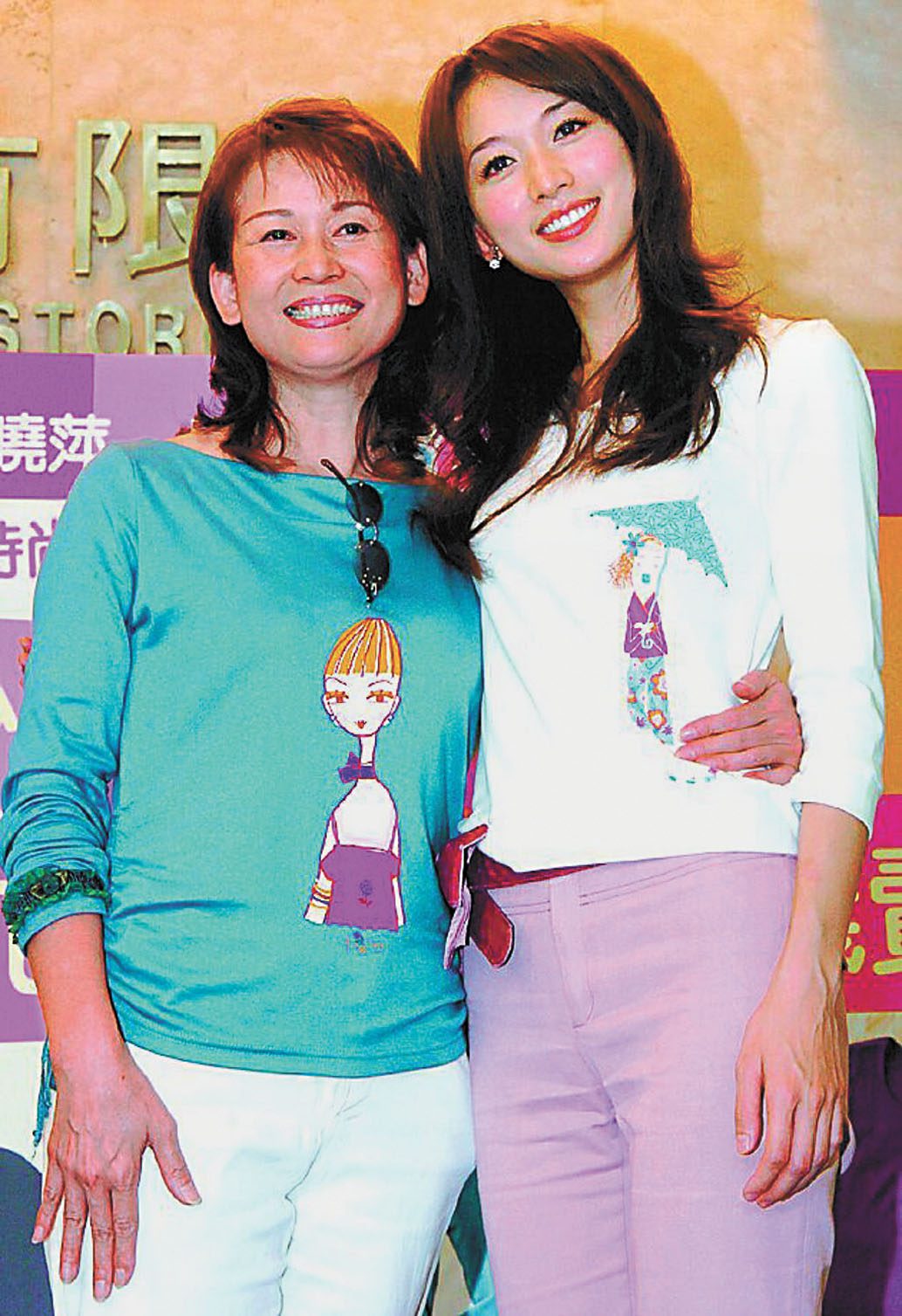 林志玲只要有空就會多陪母親吳慈美（左）。網上圖片