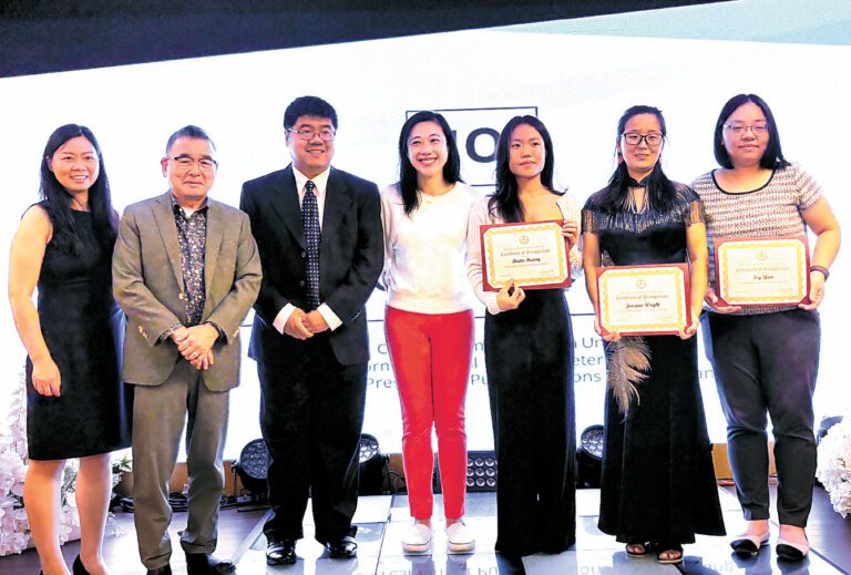 美國華裔護士協會頒發獎學金給任慧玲、黃欣欣、楊姣姣三位正在護理行業進修的優秀學生。