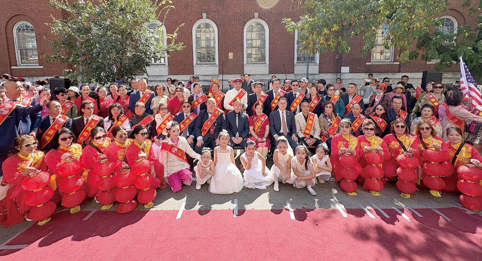 第六屆中國日同樂慶中秋文化遊行在法拉盛商業區熱鬧登場。