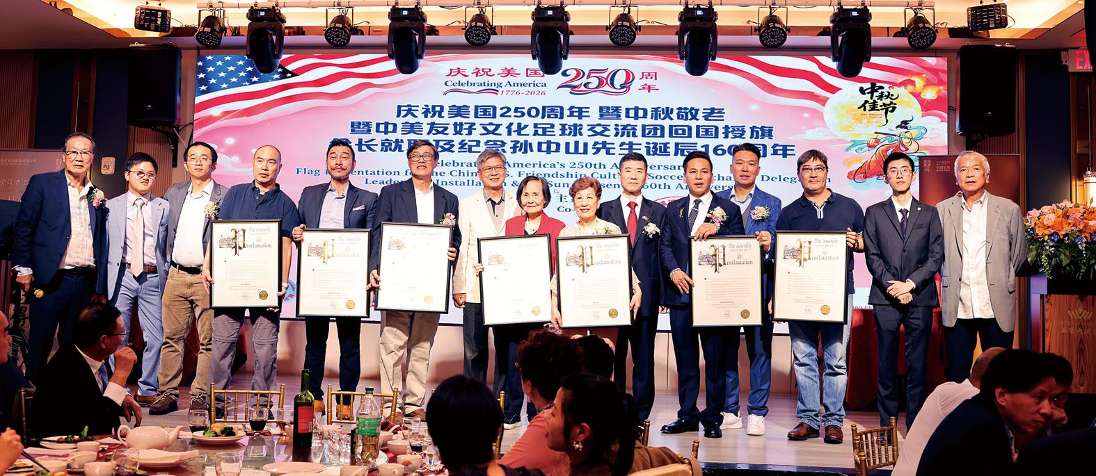 被表揚的社區人士合照。