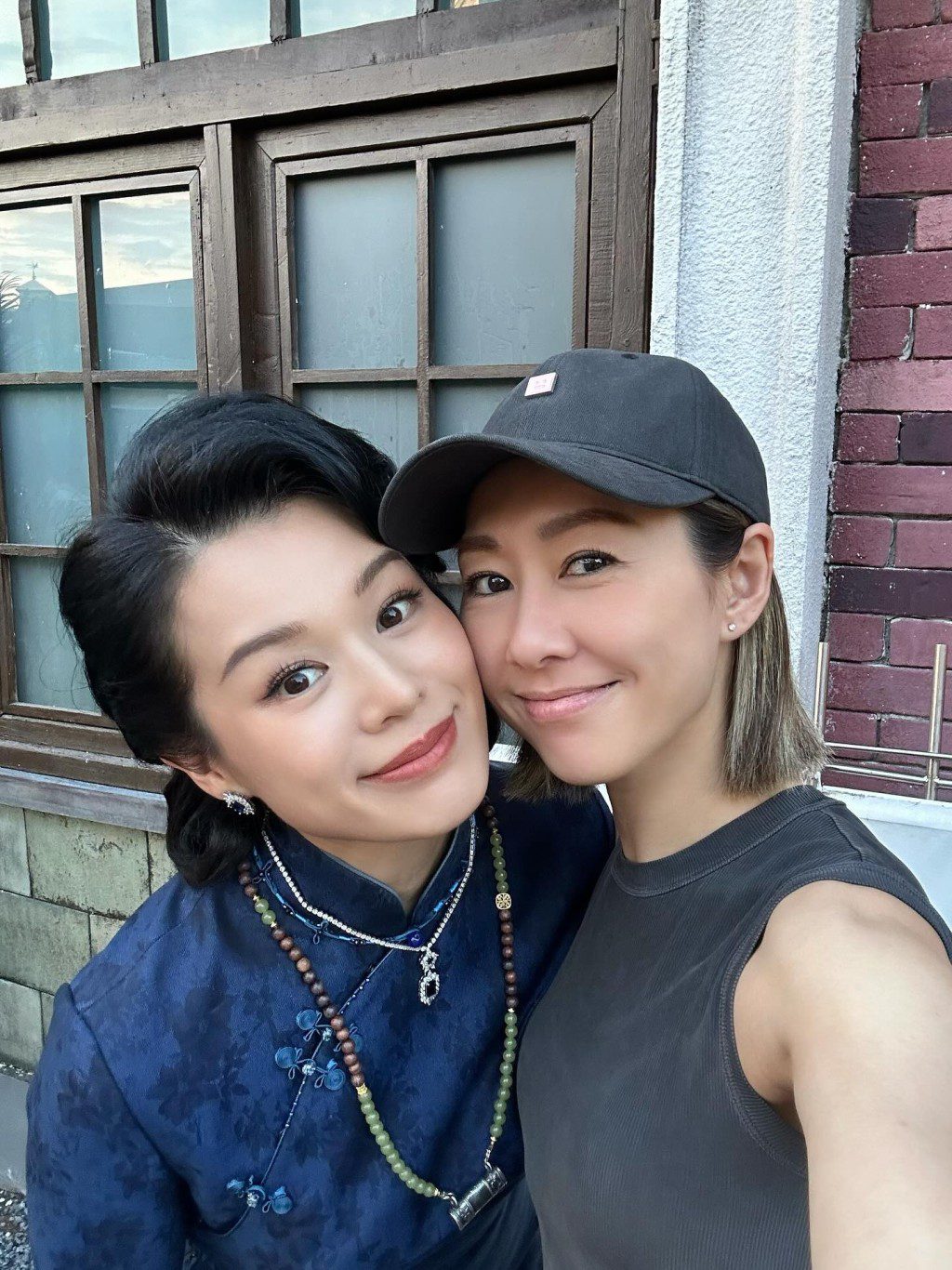 同為視后的胡杏兒（圖右）與胡定欣，北上拍劇均面對相似處境。