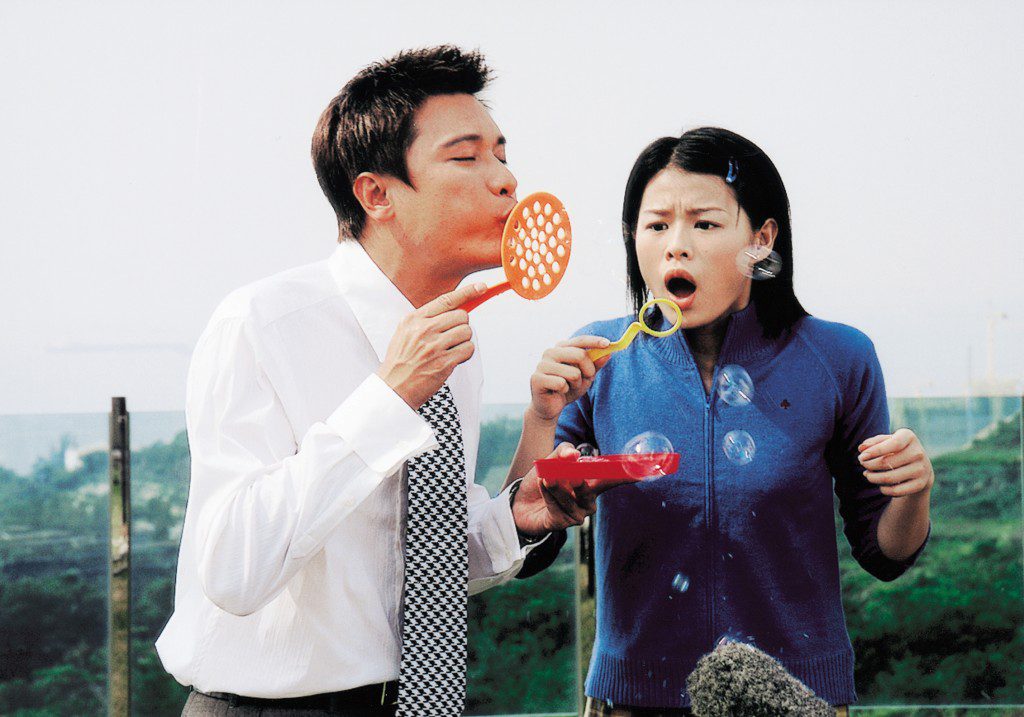 2002年，胡杏兒憑《流金歲月》獲得飛躍進步女藝員獎。