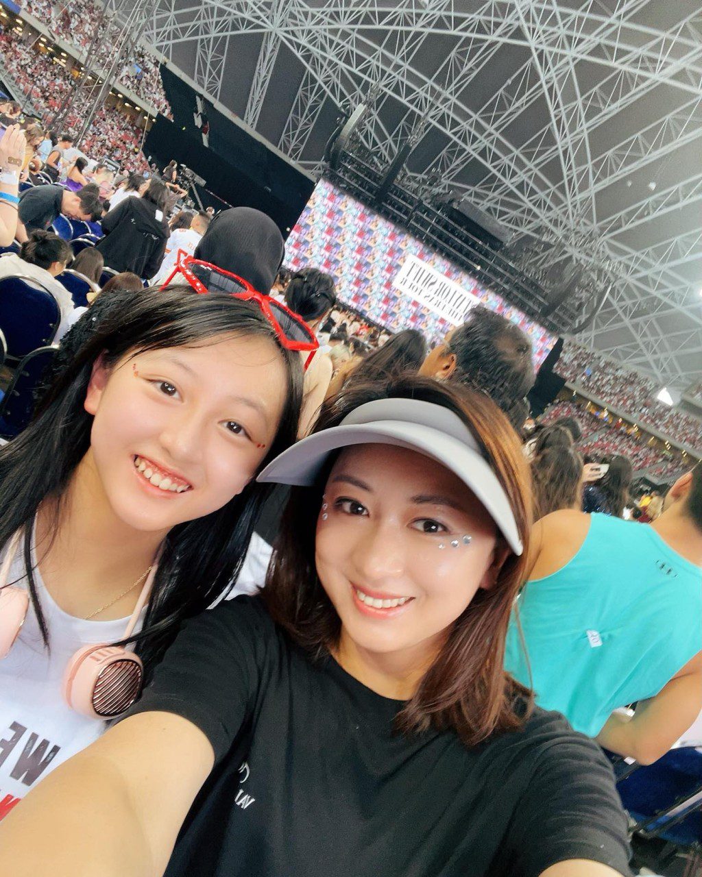汪琳與大女兒一同前往新加坡欣賞Taylor Swift演唱會。