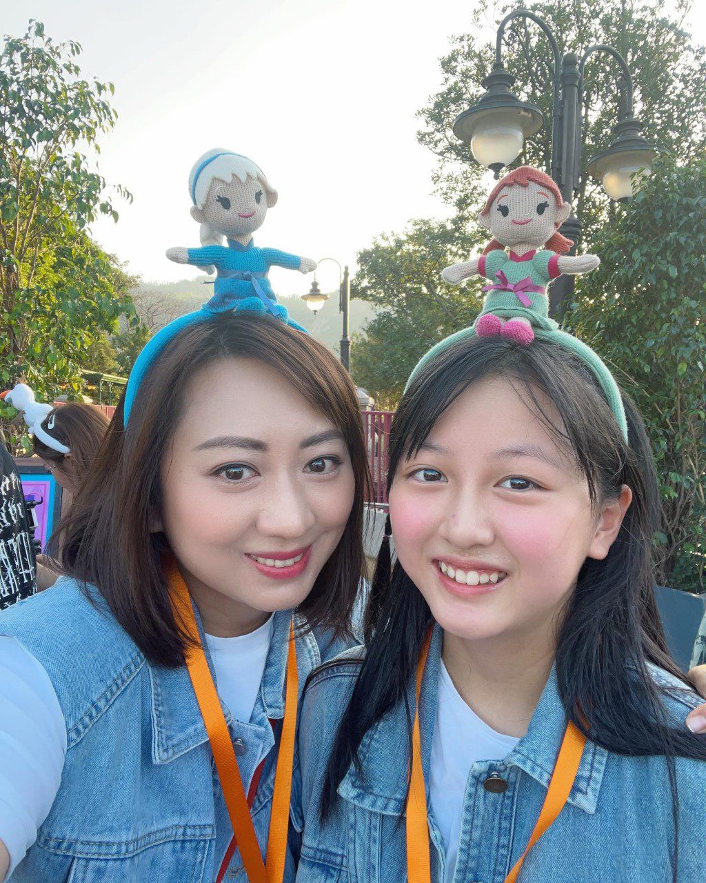 汪琳的大女兒外貌與母親十分相似。