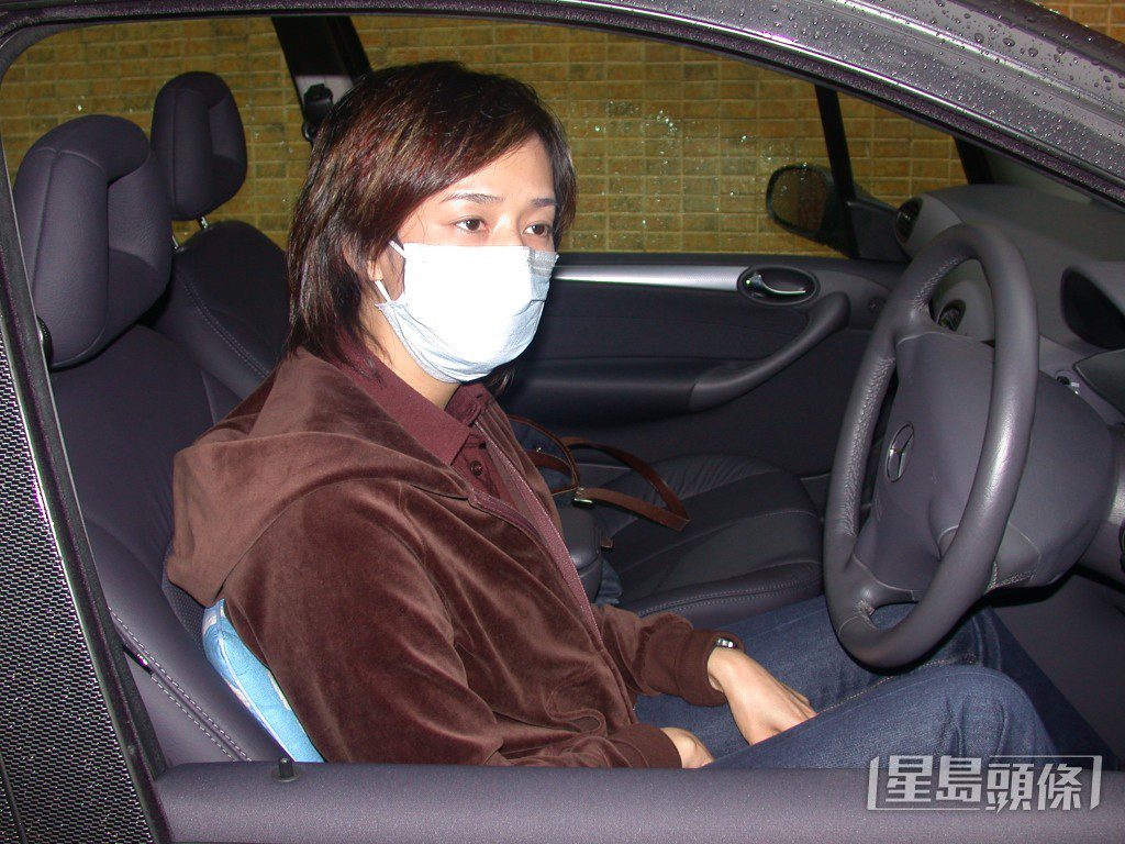 毛舜筠送別摯友張國榮最後一程。