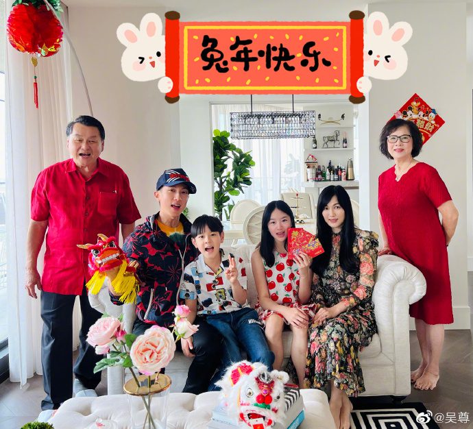 吳尊近年不時在社交媒體分享家庭生活點滴。