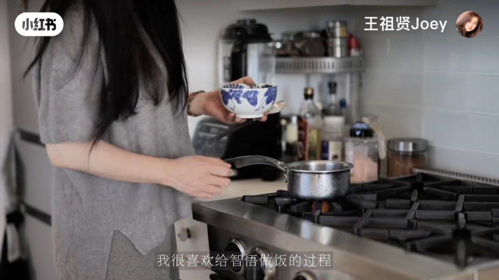 廚房的多爐頭設計,非常適合喜歡下廚的王祖賢。