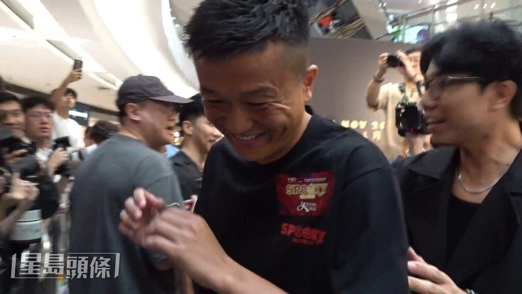 活動結束後,傳媒上前追問王至尊有關婚訊的傳聞。