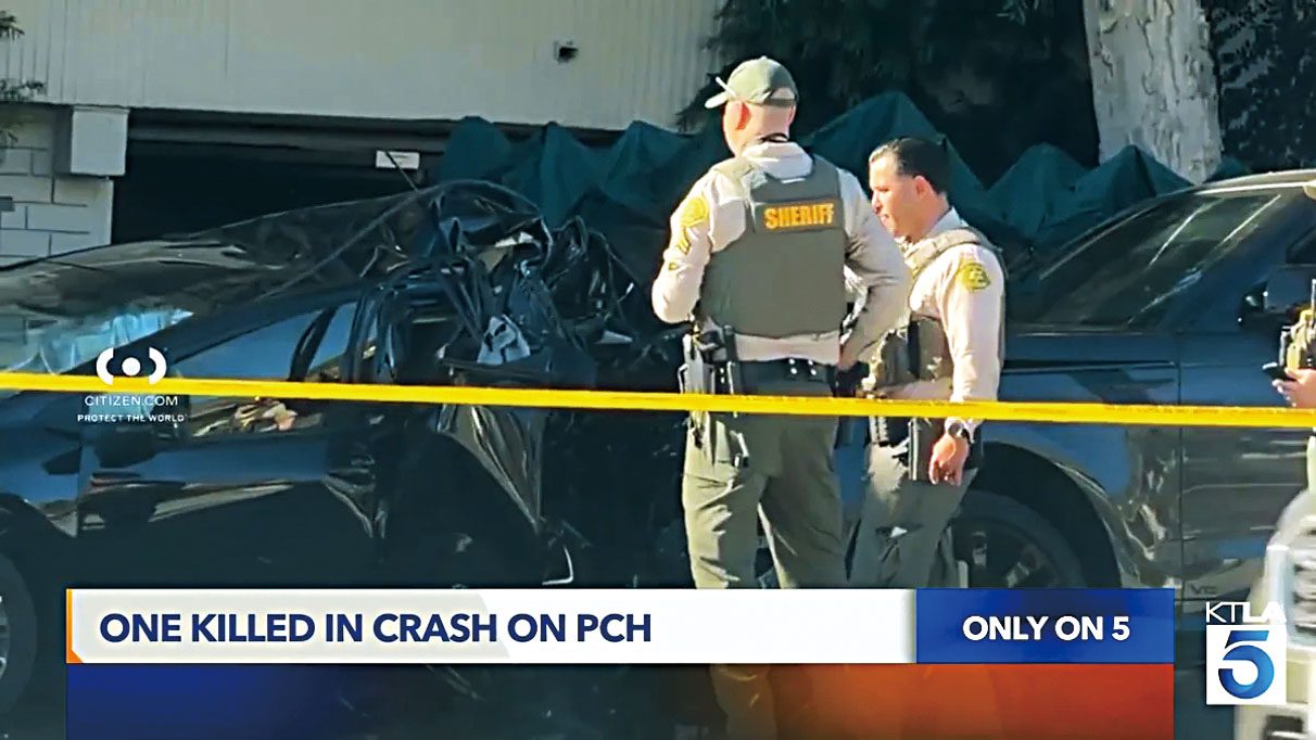 警方在車禍現場調查。KTLA電視截圖