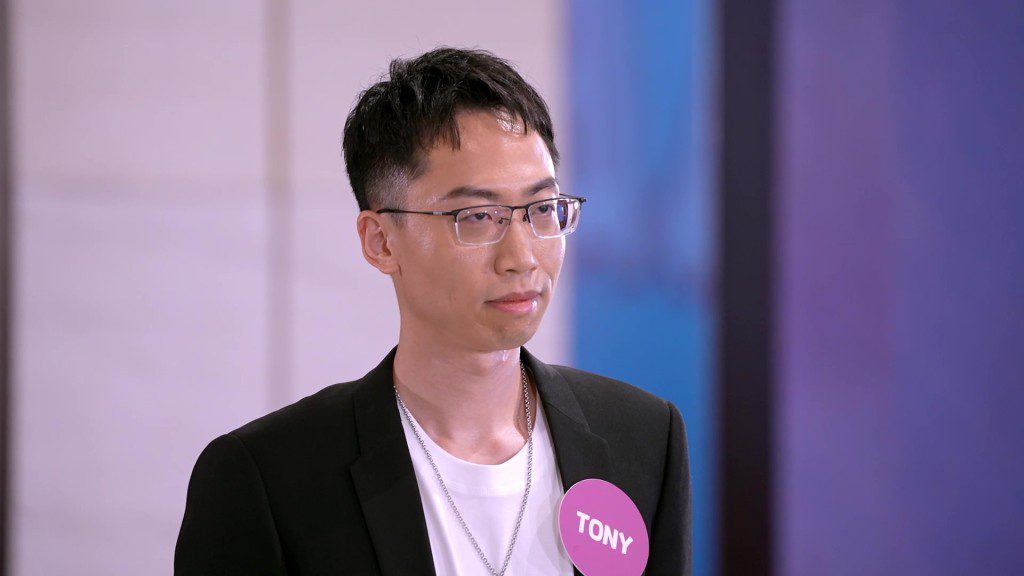 林福明毫無戀愛經驗。