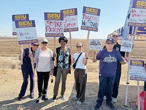 SEIU1000的新合約談判陷入僵局，工會會員舉牌號稱準備好罷工。SEIU1000工會Instagram