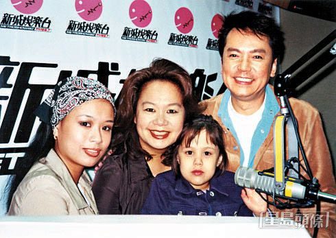 杜麗莎早年不時帶同女兒出席公開場合。