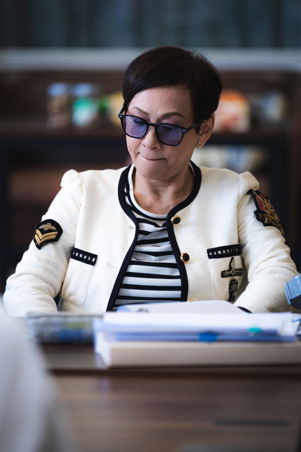 余安安閱讀劇本時被細膩情節感動。