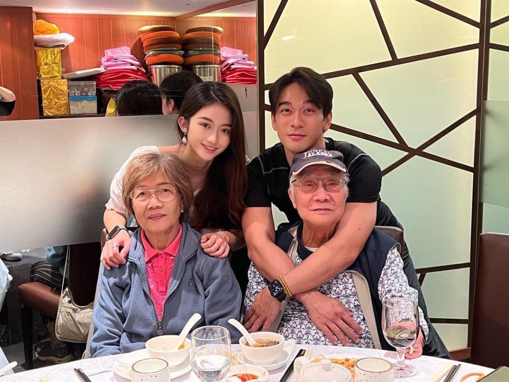 龐景峰曾帶同前女友與祖父母見面。