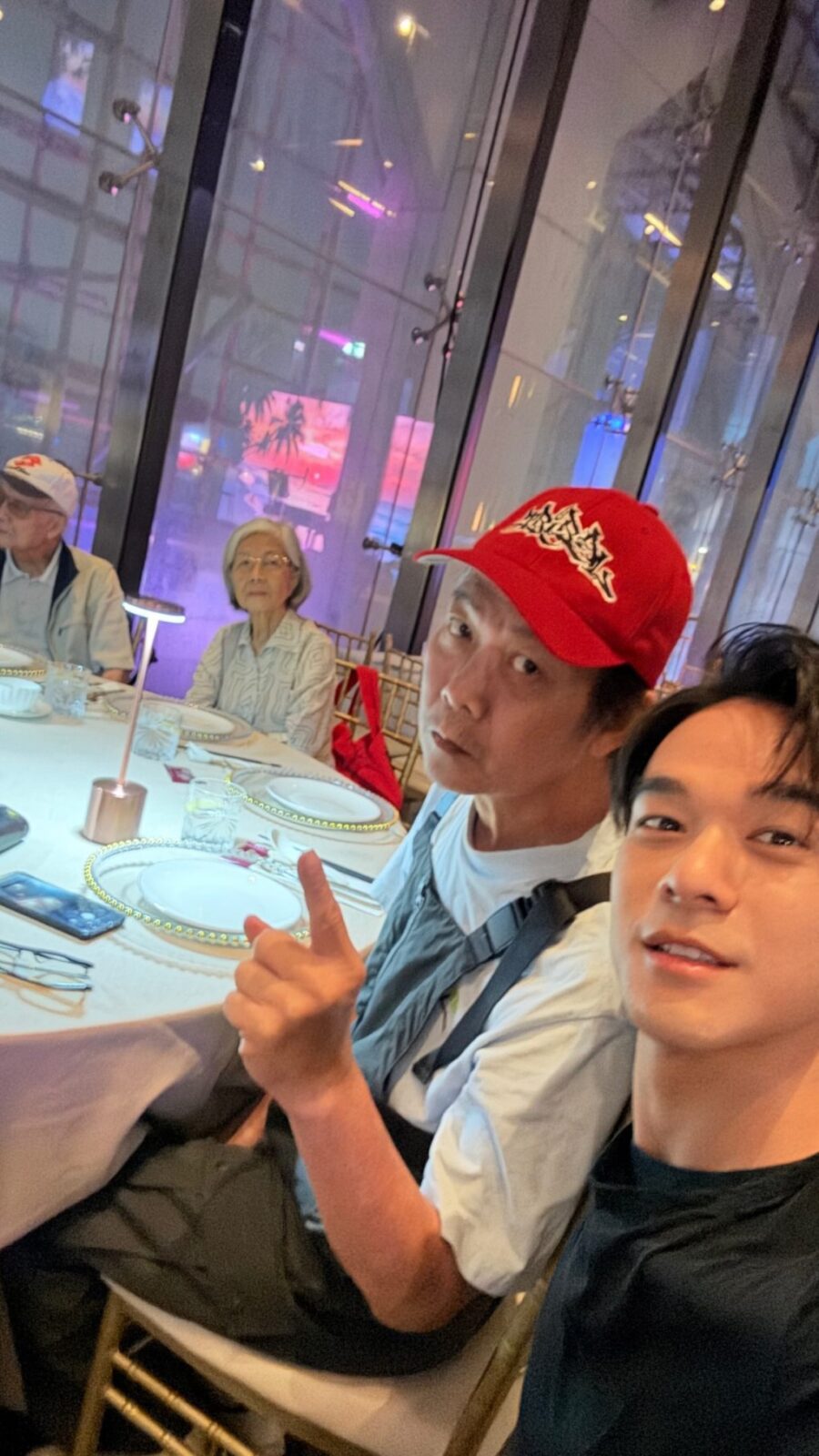 錢小豪今年與父母及兒子一同慶祝父親節。