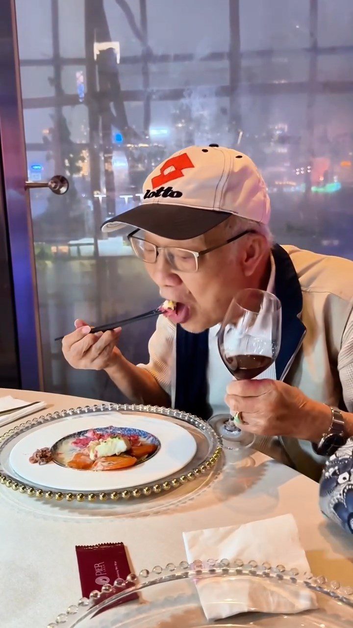 龐景峰孝順爺爺。