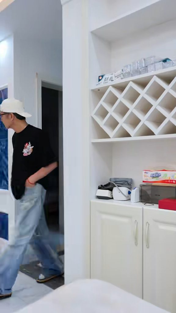 錢小豪新居空間感充足。