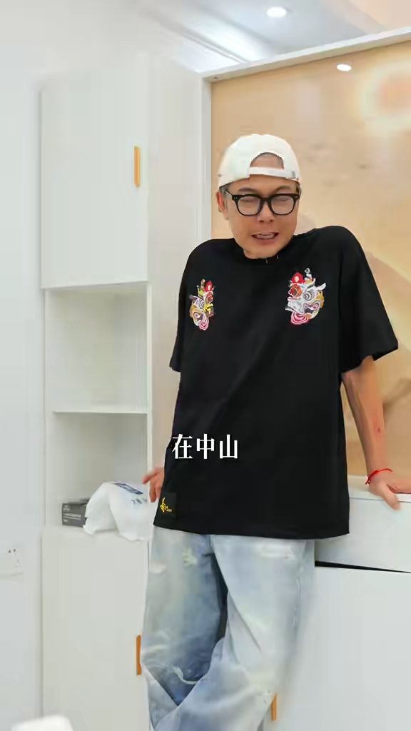 錢小豪說:「在中山生活的節奏是不是很無聊?」