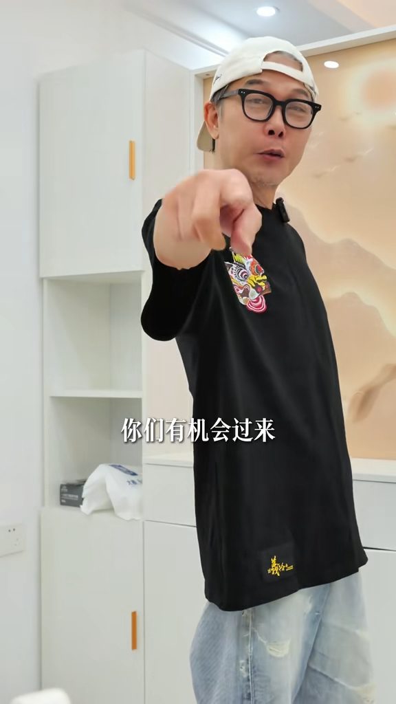 有網民問錢小豪為何不讓太太出鏡。