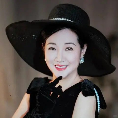 劉玉婷婚後移居紐約並育有一子。
