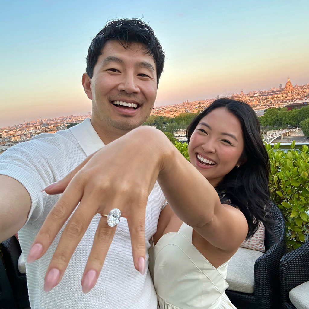 劉思慕求婚所用的鑽戒鑽石相當注目。