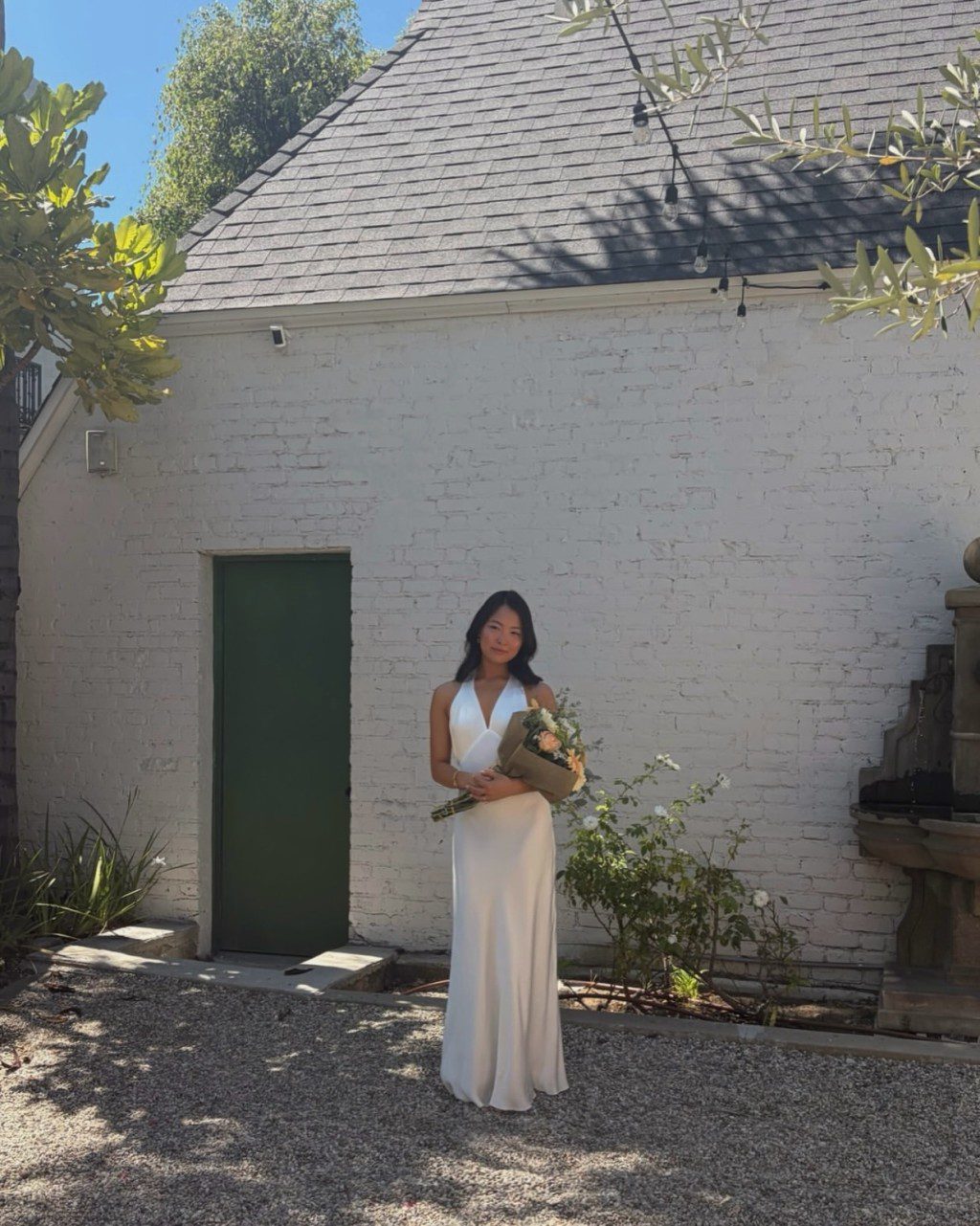Allison Hsu慶祝生日時的打扮被指似婚紗。