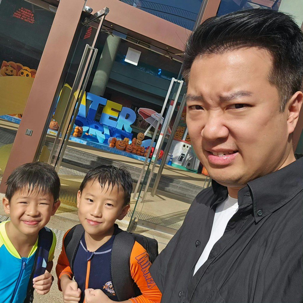 王賢訊的兩名兒子據指已經12歲及9歲。