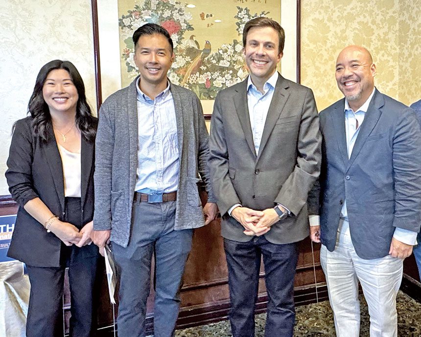 Goldsmith（右2）、黃建邦（右1）等出席見面會。記者陸新攝