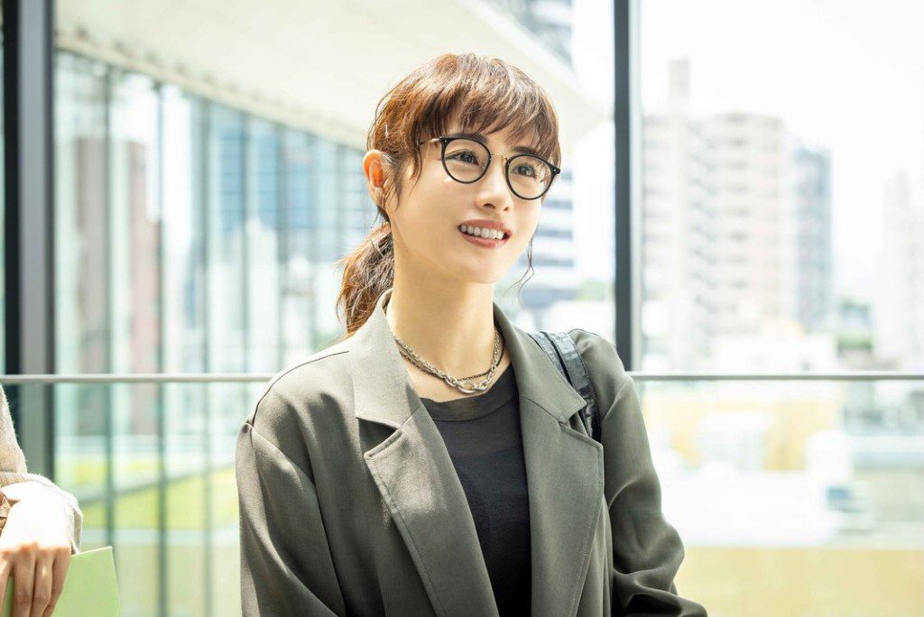 石原里美在新劇中以全新造型亮相。