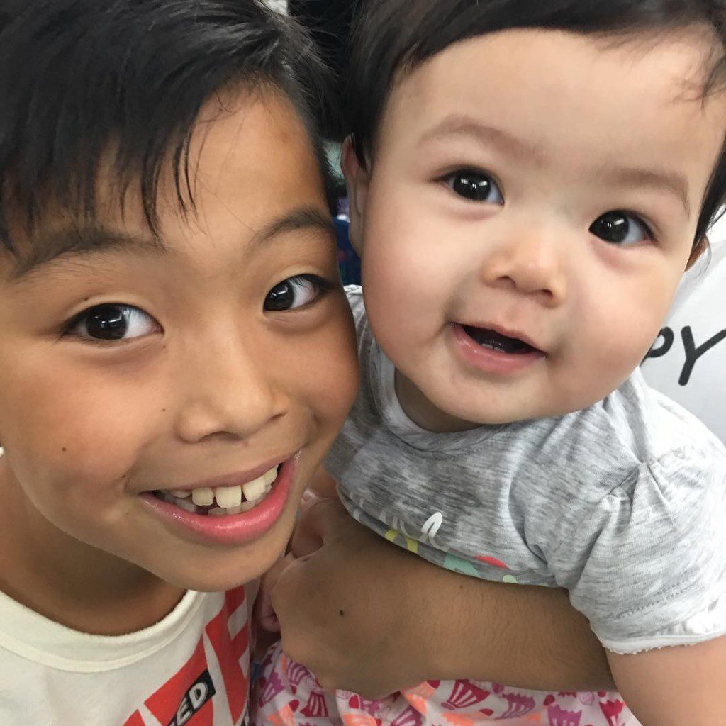 哥哥徐朗(Karson)一向非常疼愛妹妹包包。