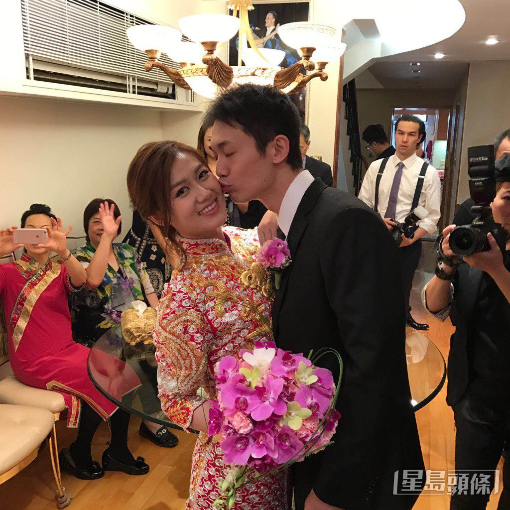 白雲曾與建築師江俊霖有過一段婚姻。