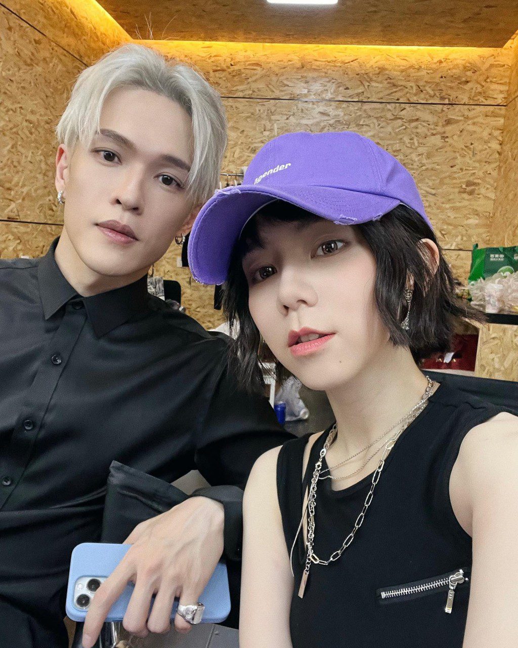 G.E.M.與富二代造型師男友Mark拍拖八年,期間曾兩度傳出婚訊。