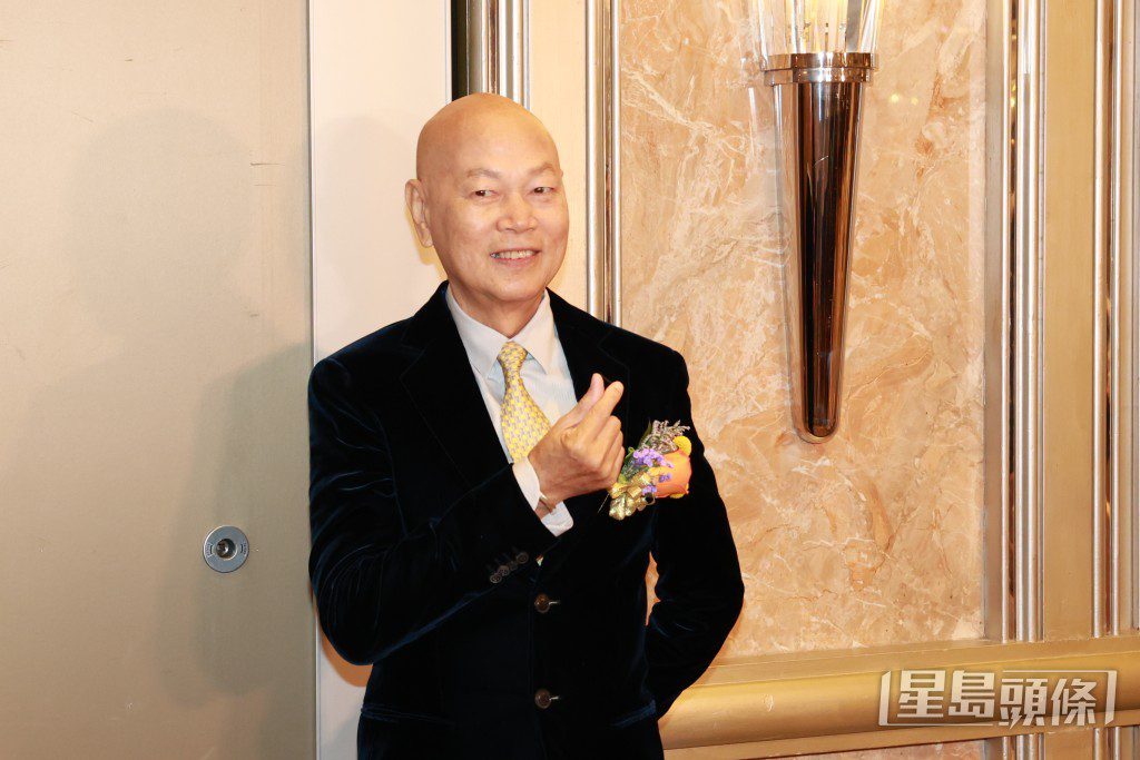 羅家英希望趁有能力多儲積蓄,他認為:「多啲錢喺手,就多啲人可以服侍你,如果唔係好淒涼!」