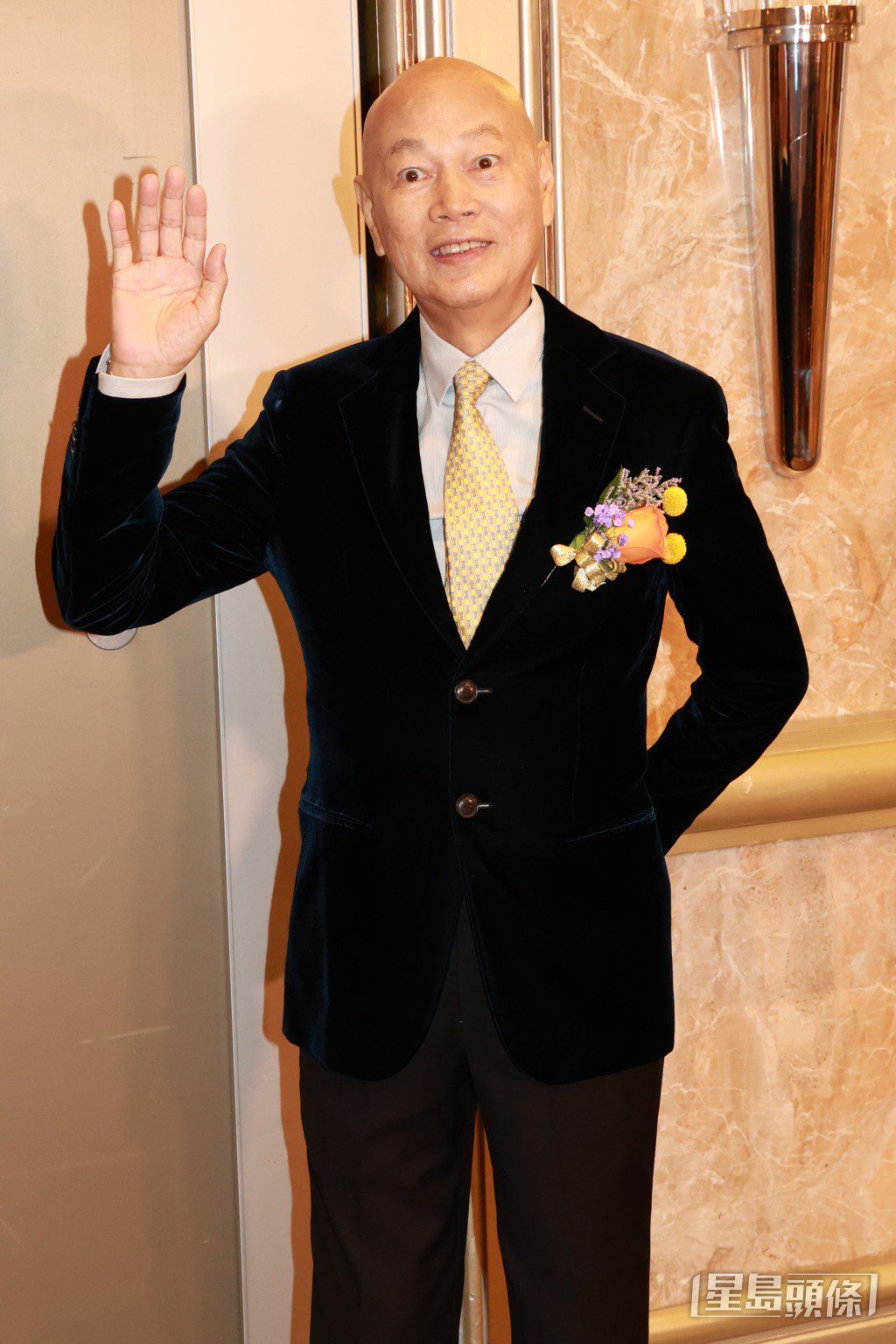 羅家英持續工作,原因包括給予太太汪明荃家用,以及應付每月的醫療開支。