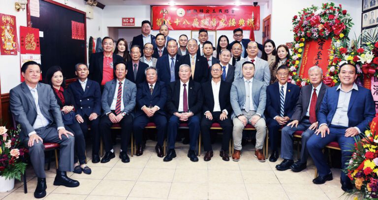 紐約師公工商總會舉行職員就職禮後合照。