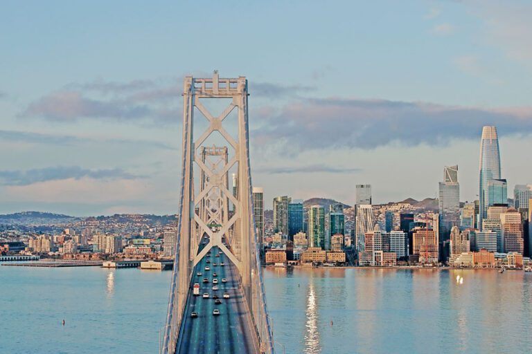 最新研究顯示，灣區不少百萬富翁並非靠科技業致富，而是來自批發、製造、建築、保險等傳統行業。美聯社資料圖片