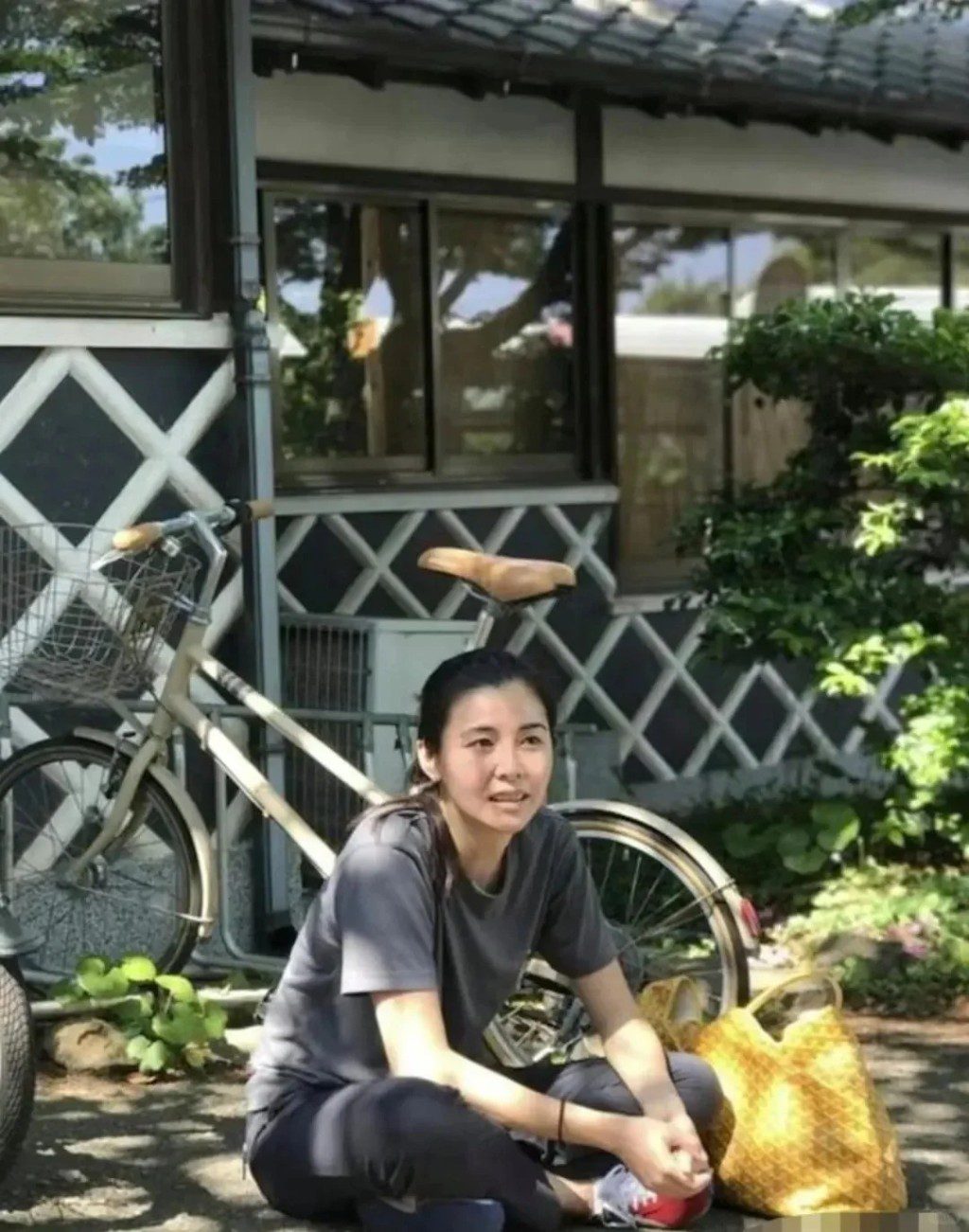 蒙嘉慧2021年曾移居日本打理地產業務，但近日她澄清自己一直住在香港。