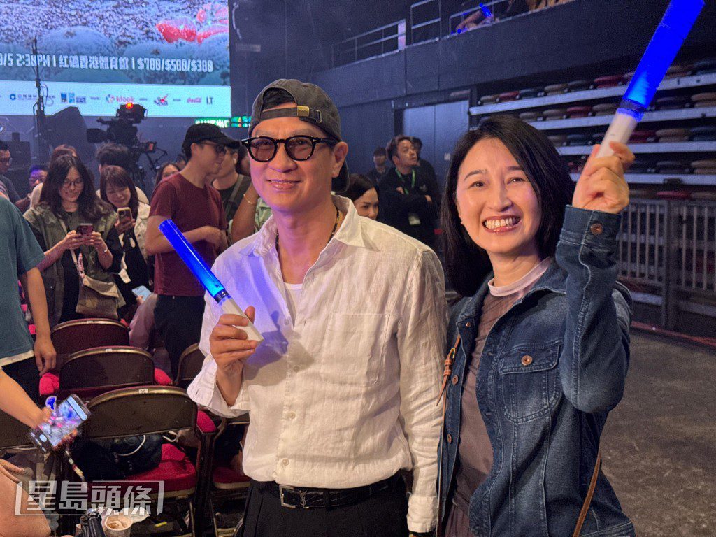 張家輝早前與太太關詠荷一同欣賞農夫的紅館演唱會。