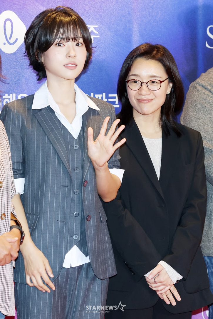 新出爐影后徐粹彬感謝導演尹佳恩,其作品亦奪得最佳電影。