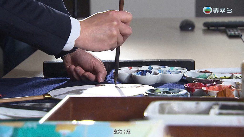 趙院長時常練習手部的穩定力。