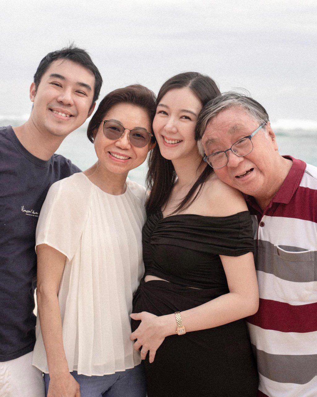 麥明詩出身於學者家庭。