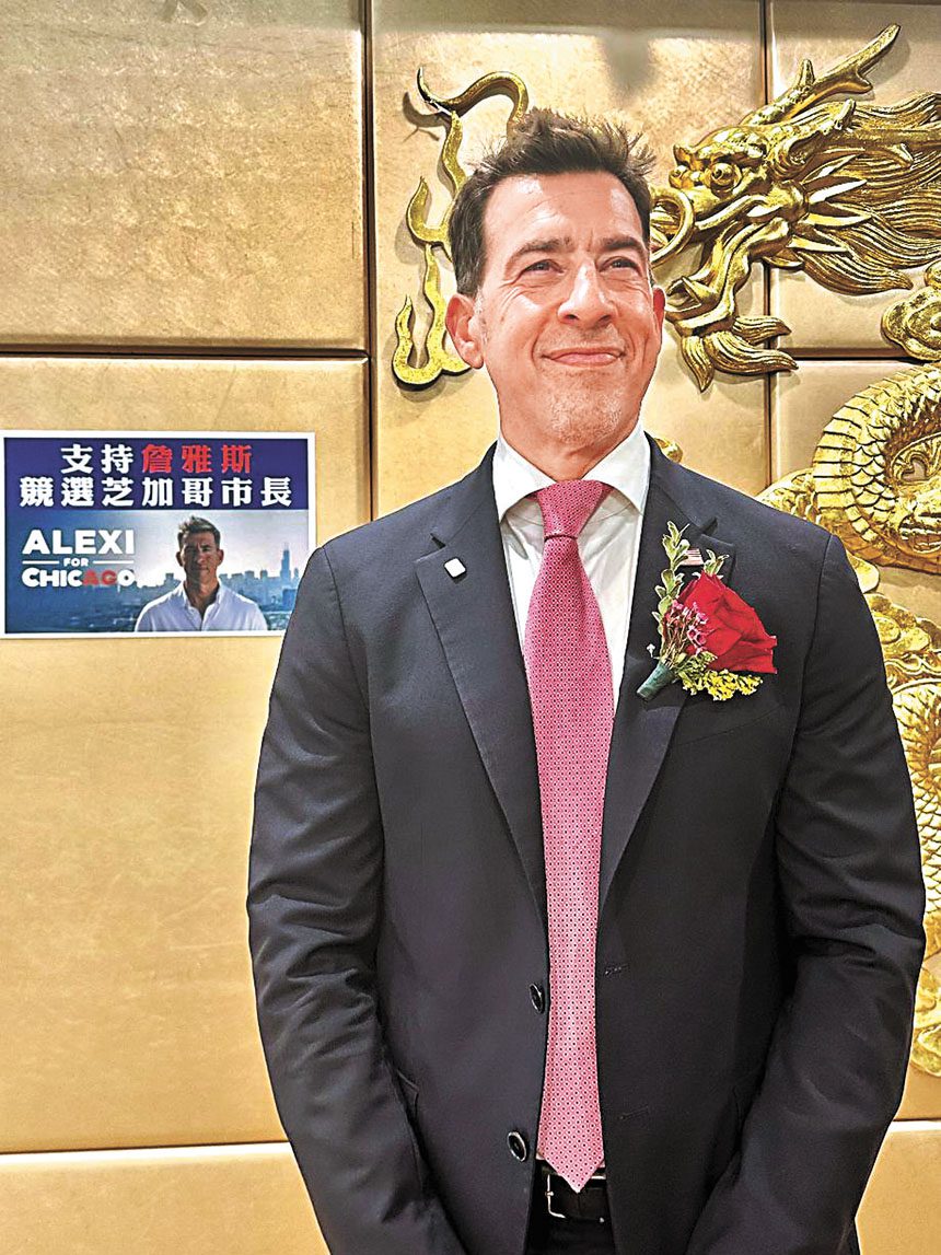 伊州州務卿亞歷士詹雅斯競選2027年芝加哥市長職位,5日晚接受芝城華文媒體的提問。 梁敏育攝