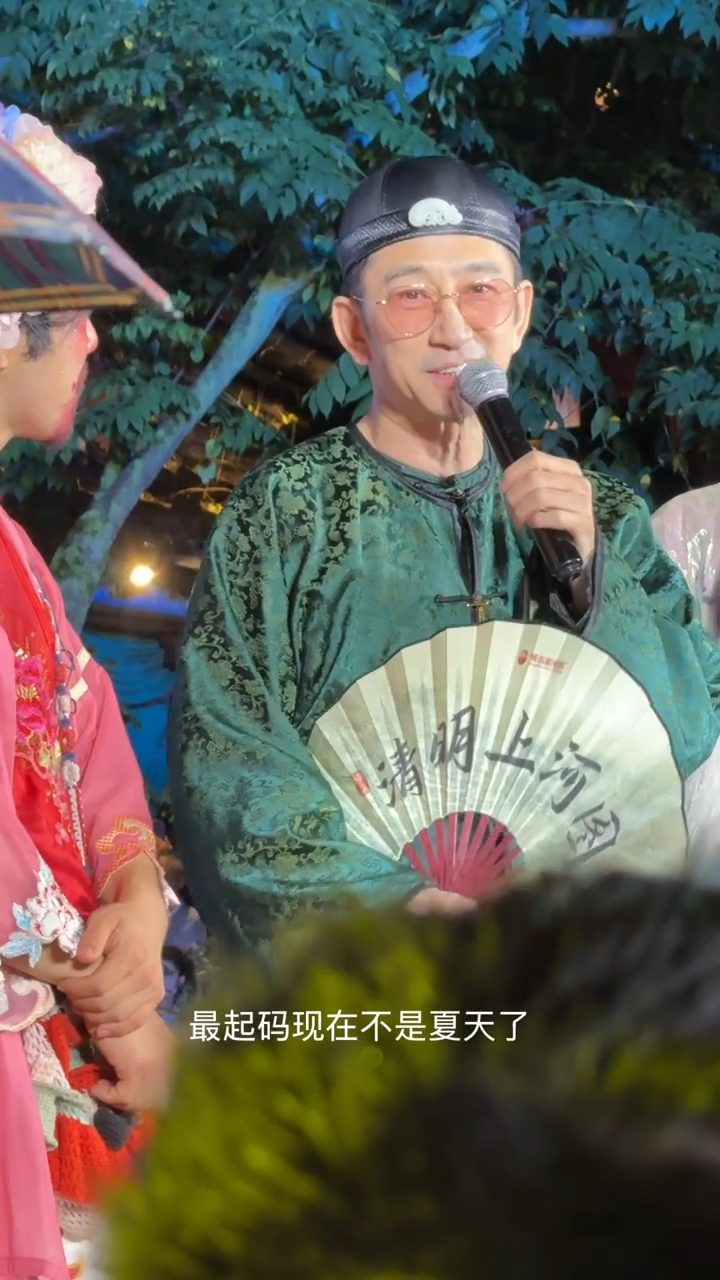 吳啟華慶幸演出時雖下雨,但天氣涼快。