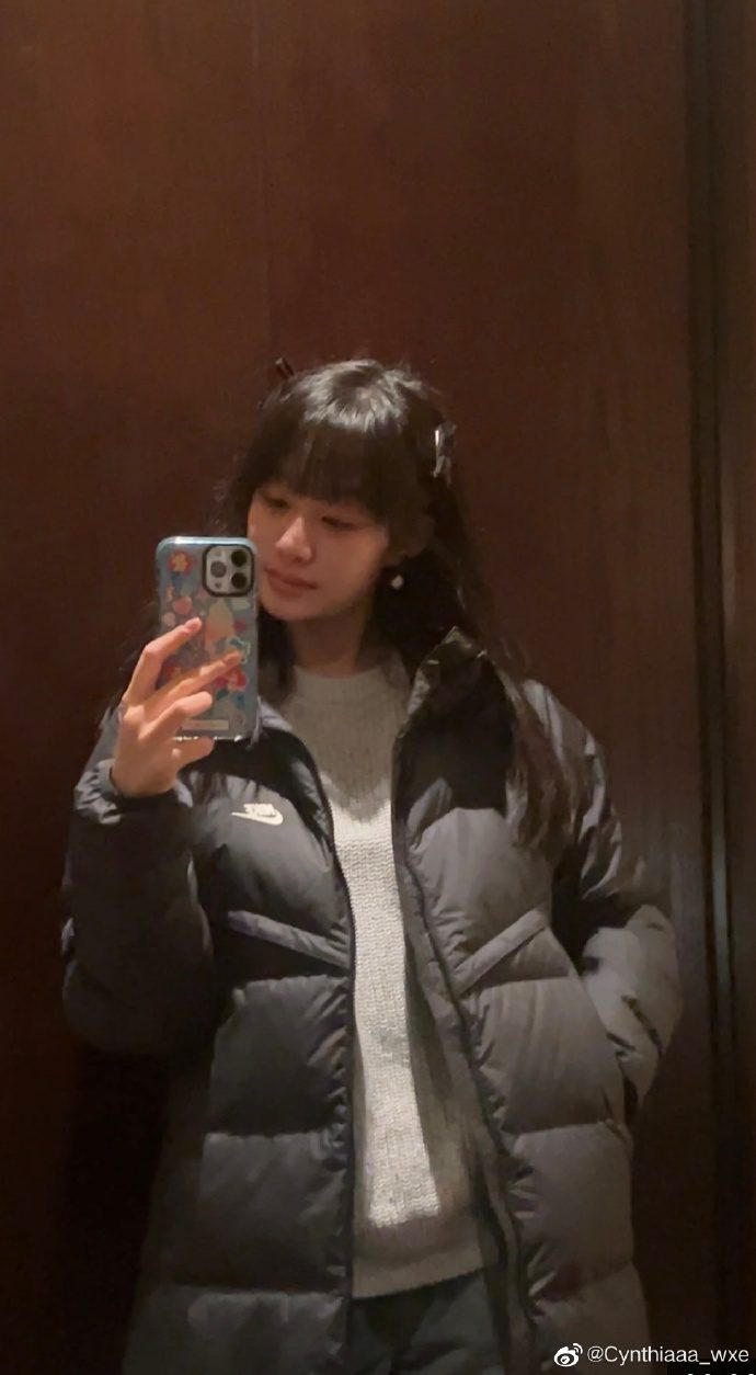 吳啟華女兒現時與外婆同住。