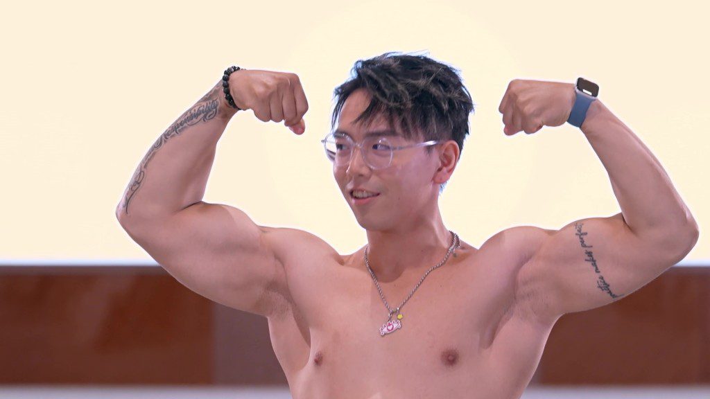 林子朗爽快配合遊戲要求。