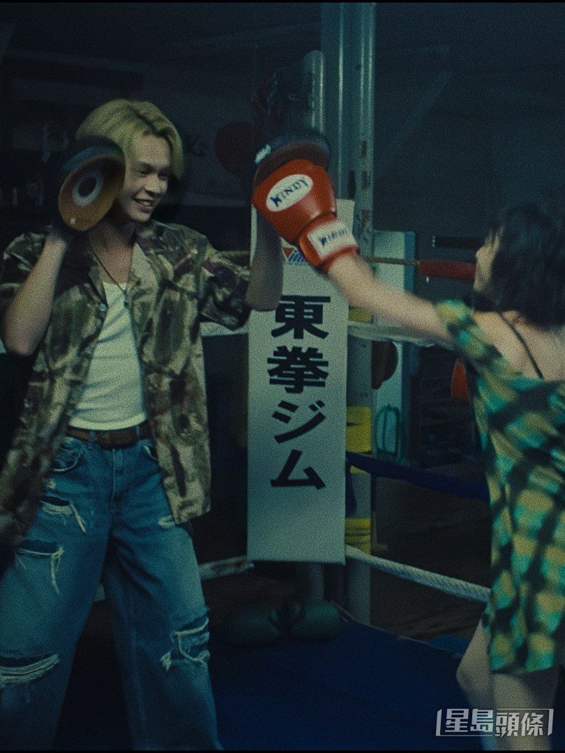 Tiger與女主角在MV中有溫馨互動場面。