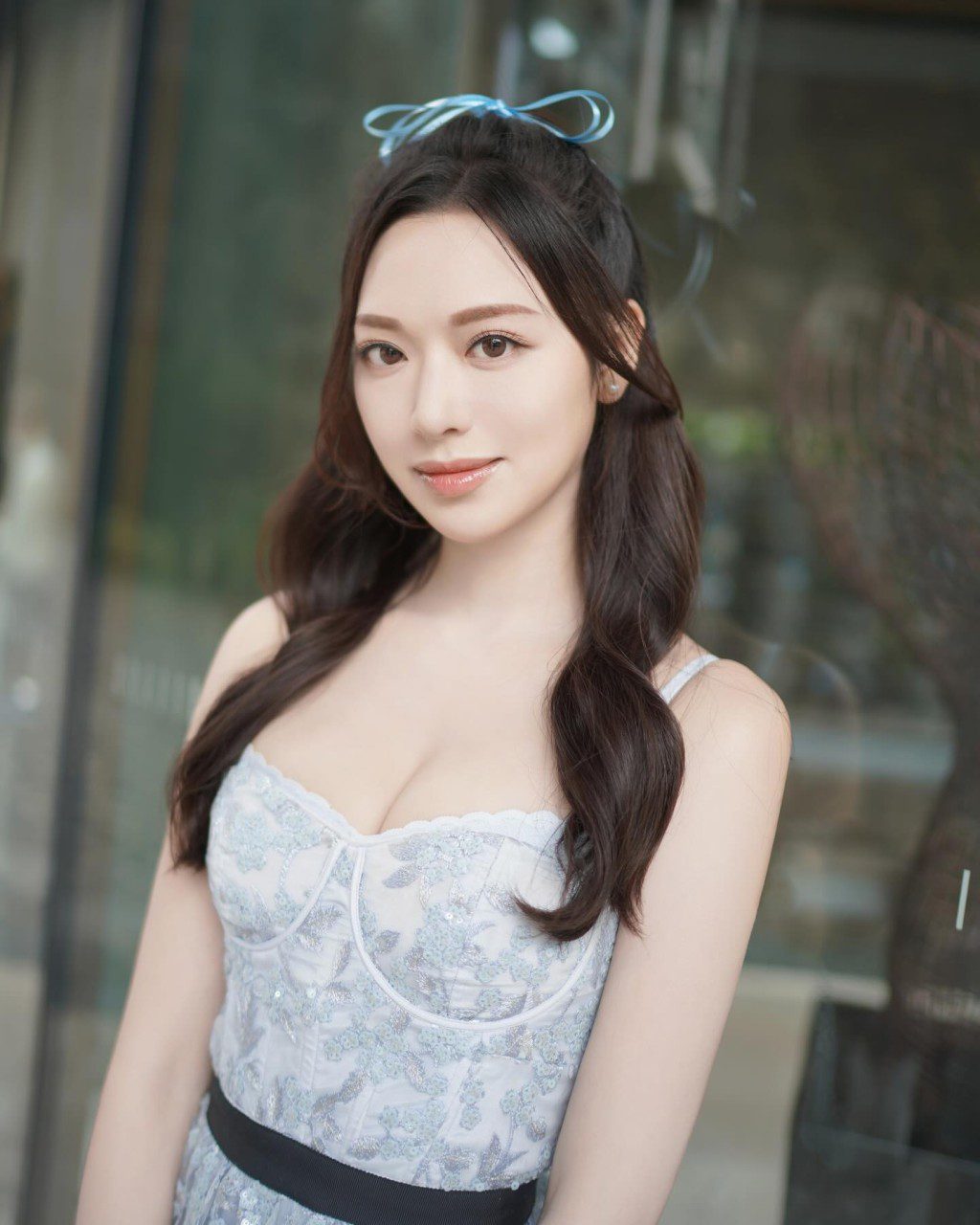 馮盈盈近年越來越漂亮,打扮帶有仙氣。